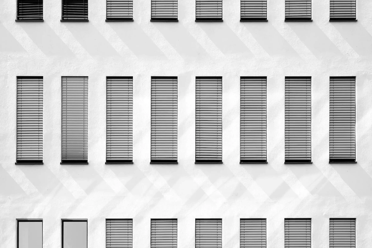 Les fenêtres d’un bâtiment à Nuremberg, Allemagne.